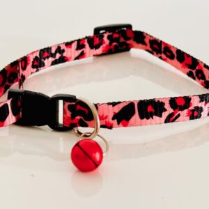 Rózsaszín leopárdmintás kiskutya nyakörv